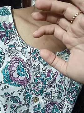 Snapshot of anayahotty chatting on 10-02-25, 06:48 anayahotty online show from 10-02-25, 06:48