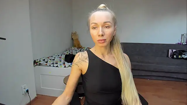 AlisiaCat online show from 05-06-26, 03:50