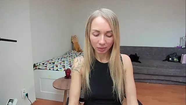 AlisiaCat online show from 05-19-26, 07:26