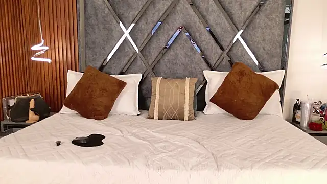 Dafne  Ruiz online show from 10-22-25, 01:55