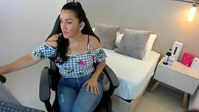 zoee zi online show from 09-26-25, 06:56