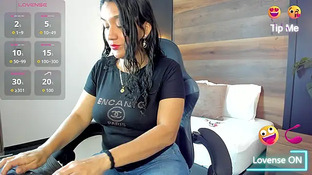 zoee zi online show from 10-20-25, 01:44