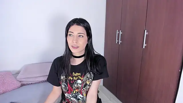 Snapshot of ScarlettRosetti chatting on 10-19-25, 02:01 ScarlettRosetti online show from 10-19-25, 02:01