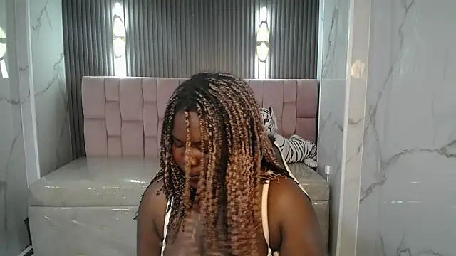 Snapshot of Soffia_b chatting on 10-11-25, 03:17 Soffia b online show from 10-11-25, 03:17