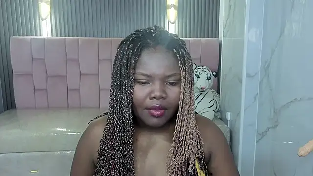 Snapshot of Soffia_b chatting on 10-16-25, 02:56 Soffia b online show from 10-16-25, 02:56