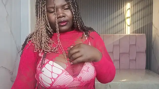 Snapshot of Soffia_b chatting on 10-17-25, 03:10 Soffia b online show from 10-17-25, 03:10