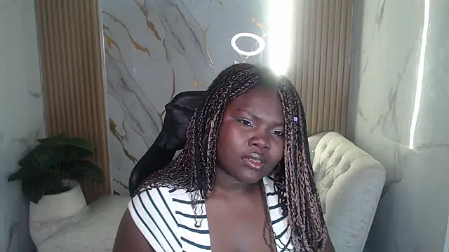 Snapshot of Soffia_b chatting on 10-19-25, 03:07 Soffia b online show from 10-19-25, 03:07