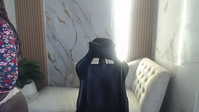 Snapshot of Soffia_b chatting on 10-28-25, 03:10 Soffia b online show from 10-28-25, 03:10