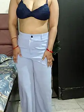 Charm Queen online show from 04-15-26, 09:27