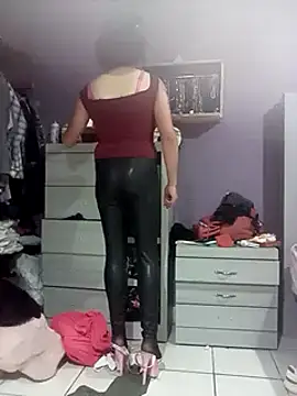 Snapshot of transreyna chatting on 09-29-25, 10:31 transreyna online show from 09-29-25, 10:31