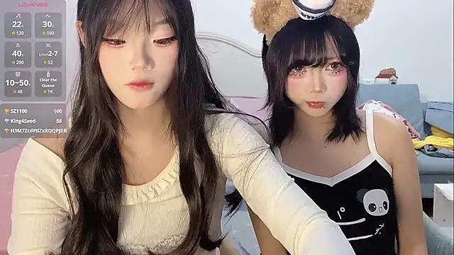 Snapshot of DD-NN chatting on 09-30-25, 02:22 DD-NN online show from 09-30-25, 02:22