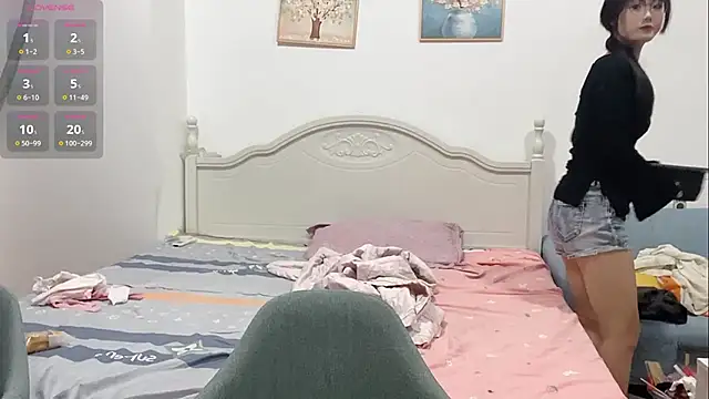 Snapshot of DD-NN chatting on 10-05-25, 04:38 DD-NN online show from 10-05-25, 04:38