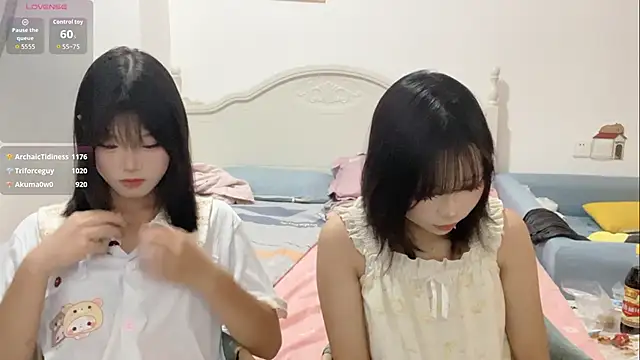 Snapshot of DD-NN chatting on 10-16-25, 02:51 DD-NN online show from 10-16-25, 02:51