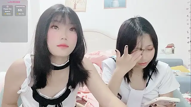 Snapshot of DD-NN chatting on 10-23-25, 04:06 DD-NN online show from 10-23-25, 04:06