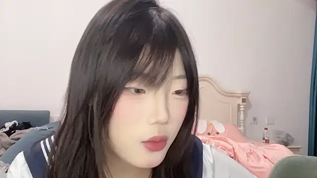 Snapshot of DD-NN chatting on 10-27-25, 04:22 DD-NN online show from 10-27-25, 04:22