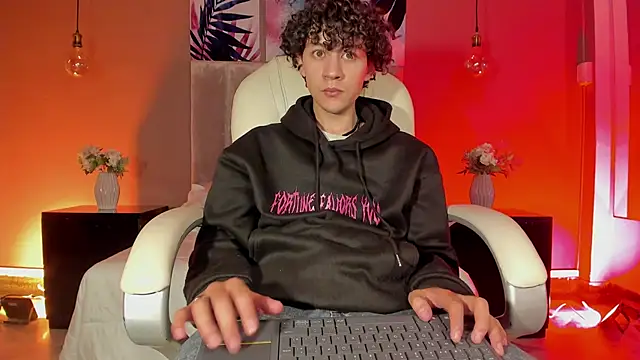 Snapshot of Helios_Obscuro chatting on 11-09-25, 03:05 Helios Obscuro online show from 11-09-25, 03:05