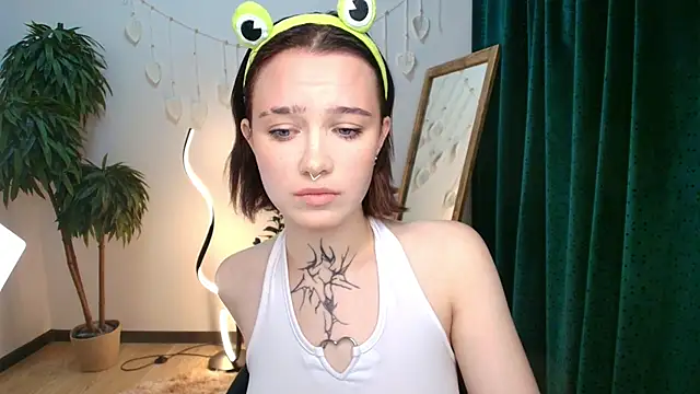 Snapshot of Elastikisss chatting on 10-19-25, 02:12 Elastikisss online show from 10-19-25, 02:12