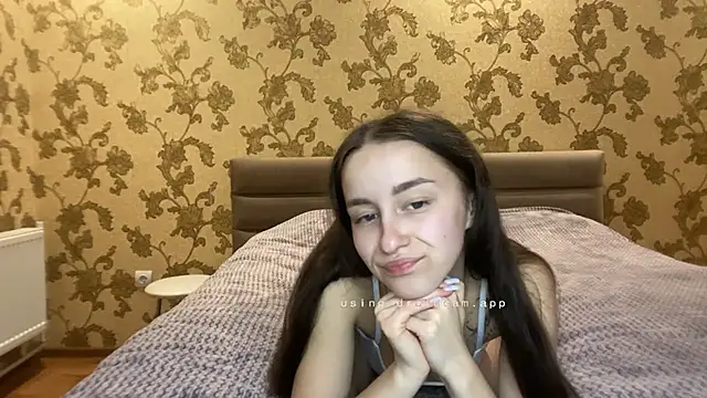 RiriLovesYouu online show from 10-19-25, 05:57