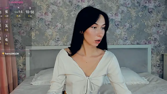 Snapshot of MissLauura chatting on 09-22-25, 01:35 MissLauura online show from 09-22-25, 01:35