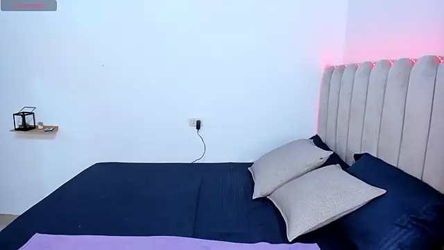 danika moriii online show from 12-17-25, 11:33