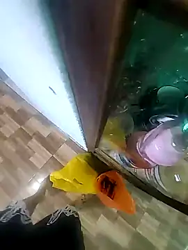 Snapshot of thichshow8386 chatting on 10-02-25, 12:28 thichshow8386 online show from 10-02-25, 12:28