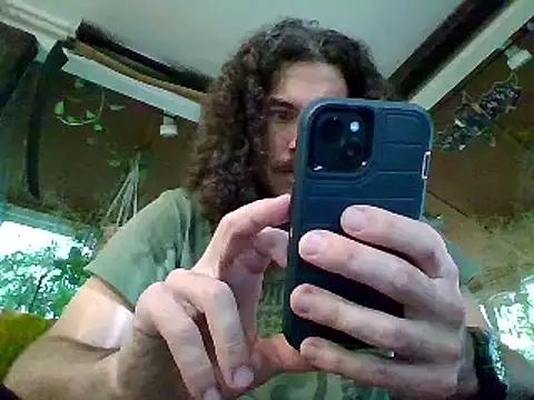 Snapshot of 8straightinches chatting on 09-21-25, 10:22 8straightinches online show from 09-21-25, 10:22