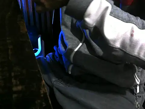 Snapshot of VikernesCam chatting on 02-06-26, 12:15 VikernesCam online show from 02-06-26, 12:15