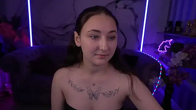 Snapshot of SashaDuvalle chatting on 09-29-25, 02:11 SashaDuvalle online show from 09-29-25, 02:11