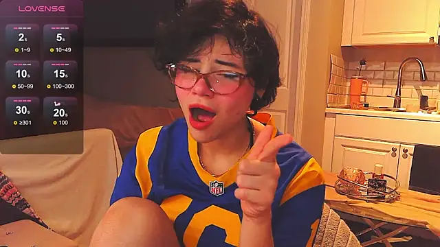 LunaMilav online show from 10-22-25, 12:22