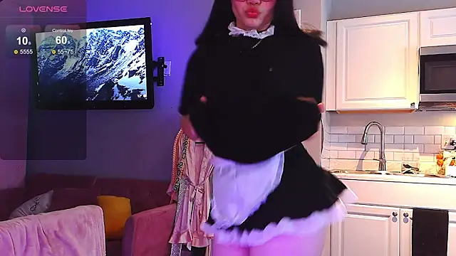 LunaMilav online show from 10-31-25, 12:22