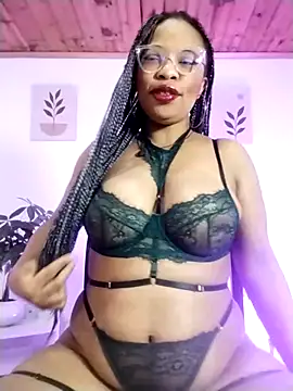 Snapshot of Lauraricci__ chatting on 10-04-25, 10:24 Lauraricci online show from 10-04-25, 10:24