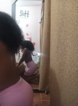 Snapshot of Susy16 chatting on 10-17-25, 06:16 Susy16 online show from 10-17-25, 06:16