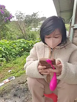 Helen-Tran online show from 10-21-25, 01:28