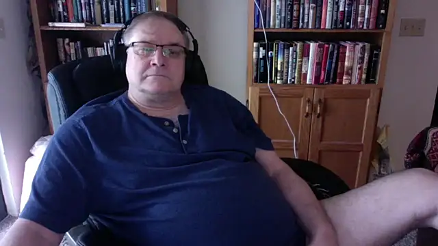 Snapshot of Vinyl22@xh chatting on 06-10-26, 08:08 Vinyl22xh online show from 06-10-26, 08:08