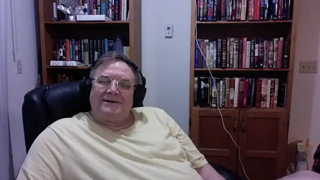 Snapshot of Vinyl22@xh chatting on 06-22-26, 02:57 Vinyl22xh online show from 06-22-26, 02:57