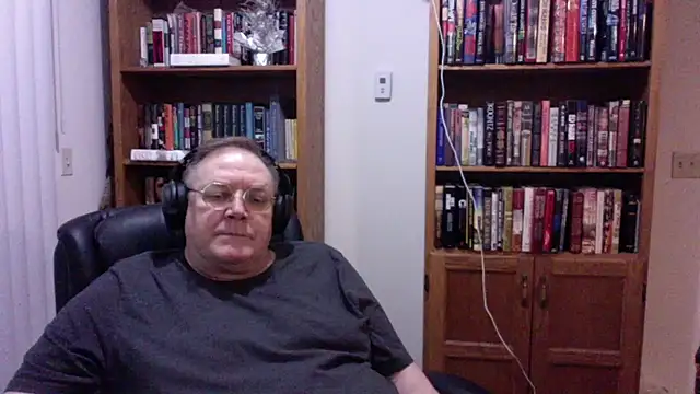 Snapshot of Vinyl22@xh chatting on 07-07-26, 03:42 Vinyl22xh online show from 07-07-26, 03:42