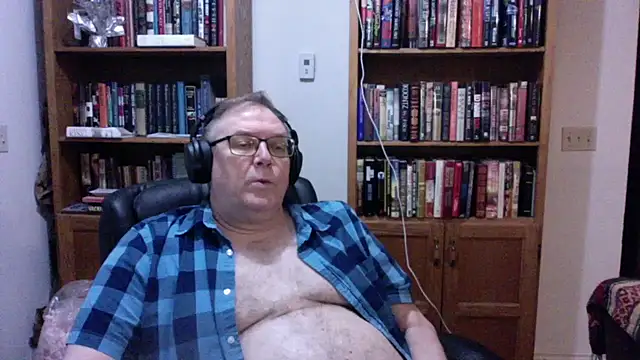Snapshot of Vinyl22@xh chatting on 07-08-26, 03:11 Vinyl22xh online show from 07-08-26, 03:11