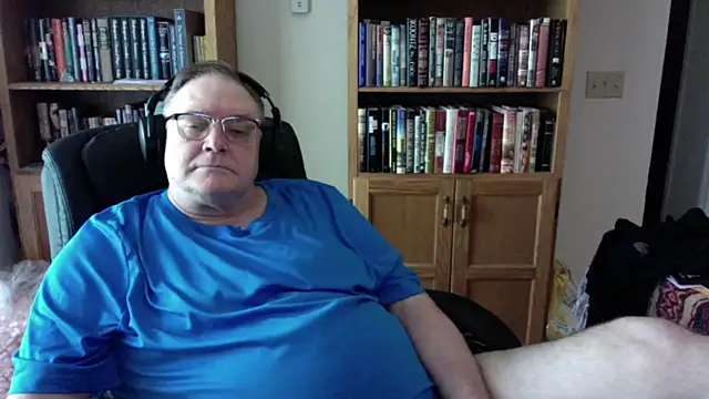 Snapshot of Vinyl22@xh chatting on 07-14-26, 06:02 Vinyl22xh online show from 07-14-26, 06:02