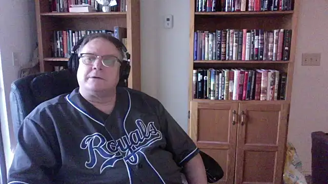 Snapshot of Vinyl22@xh chatting on 07-22-26, 12:02 Vinyl22xh online show from 07-22-26, 12:02