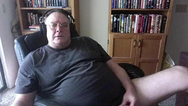 Snapshot of Vinyl22@xh chatting on 07-26-26, 09:43 Vinyl22xh online show from 07-26-26, 09:43