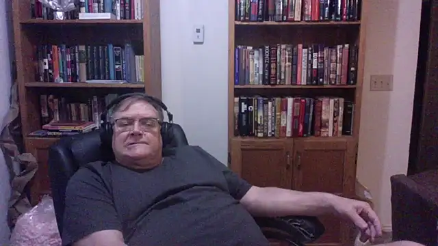 Snapshot of Vinyl22@xh chatting on 07-31-26, 02:11 Vinyl22xh online show from 07-31-26, 02:11
