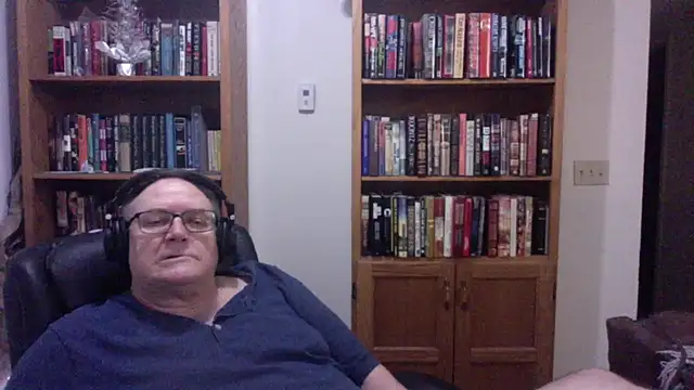 Snapshot of Vinyl22@xh chatting on 08-04-26, 04:26 Vinyl22xh online show from 08-04-26, 04:26