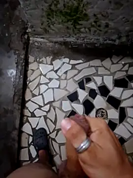 Snapshot of SALCEDO_041198 chatting on 10-24-25, 03:47 SALCEDO 041198 online show from 10-24-25, 03:47