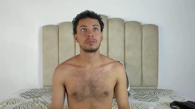 Snapshot of aroncooper1 chatting on 10-09-25, 01:31 aroncooper1 online show from 10-09-25, 01:31