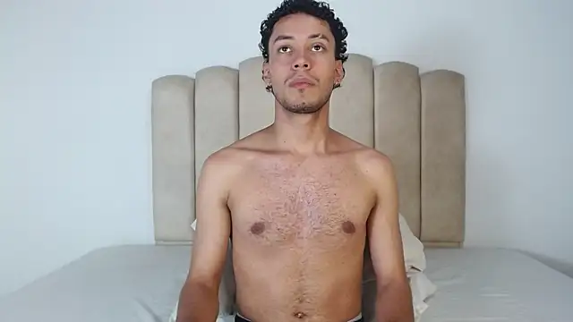 Snapshot of aroncooper1 chatting on 11-18-25, 09:47 aroncooper1 online show from 11-18-25, 09:47