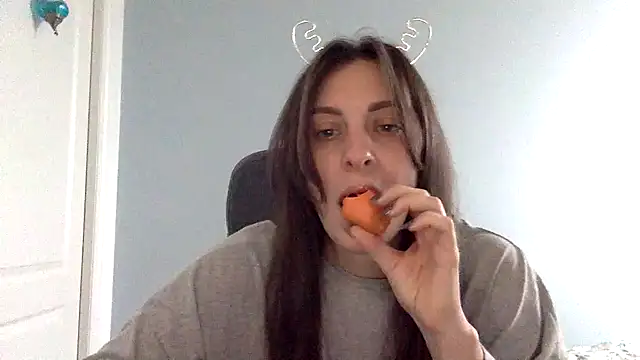 Snapshot of Myronell chatting on 10-04-25, 10:35 Myronell online show from 10-04-25, 10:35