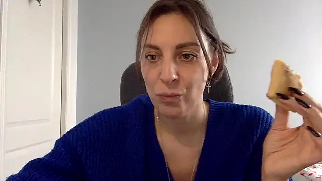 Snapshot of Myronell chatting on 10-14-25, 11:22 Myronell online show from 10-14-25, 11:22