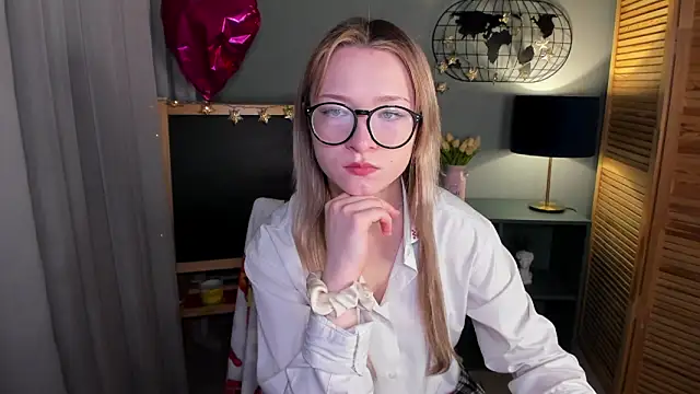 elliupp online show from 10-10-25, 08:35