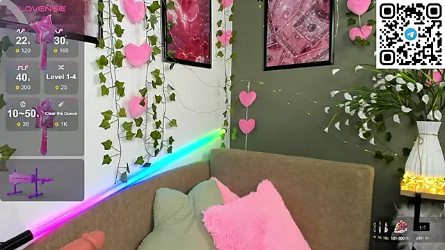 Selena Lune online show from 10-04-25, 12:41