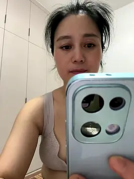 Snapshot of aoyo66 chatting on 10-11-25, 11:42 aoyo66 online show from 10-11-25, 11:42